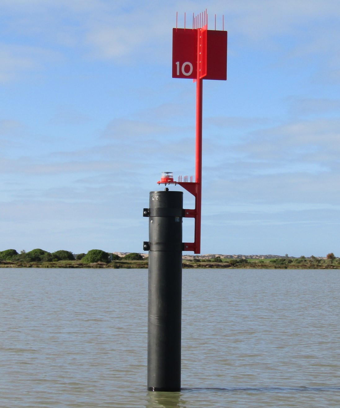 Lateral channel marker in mundoo channel