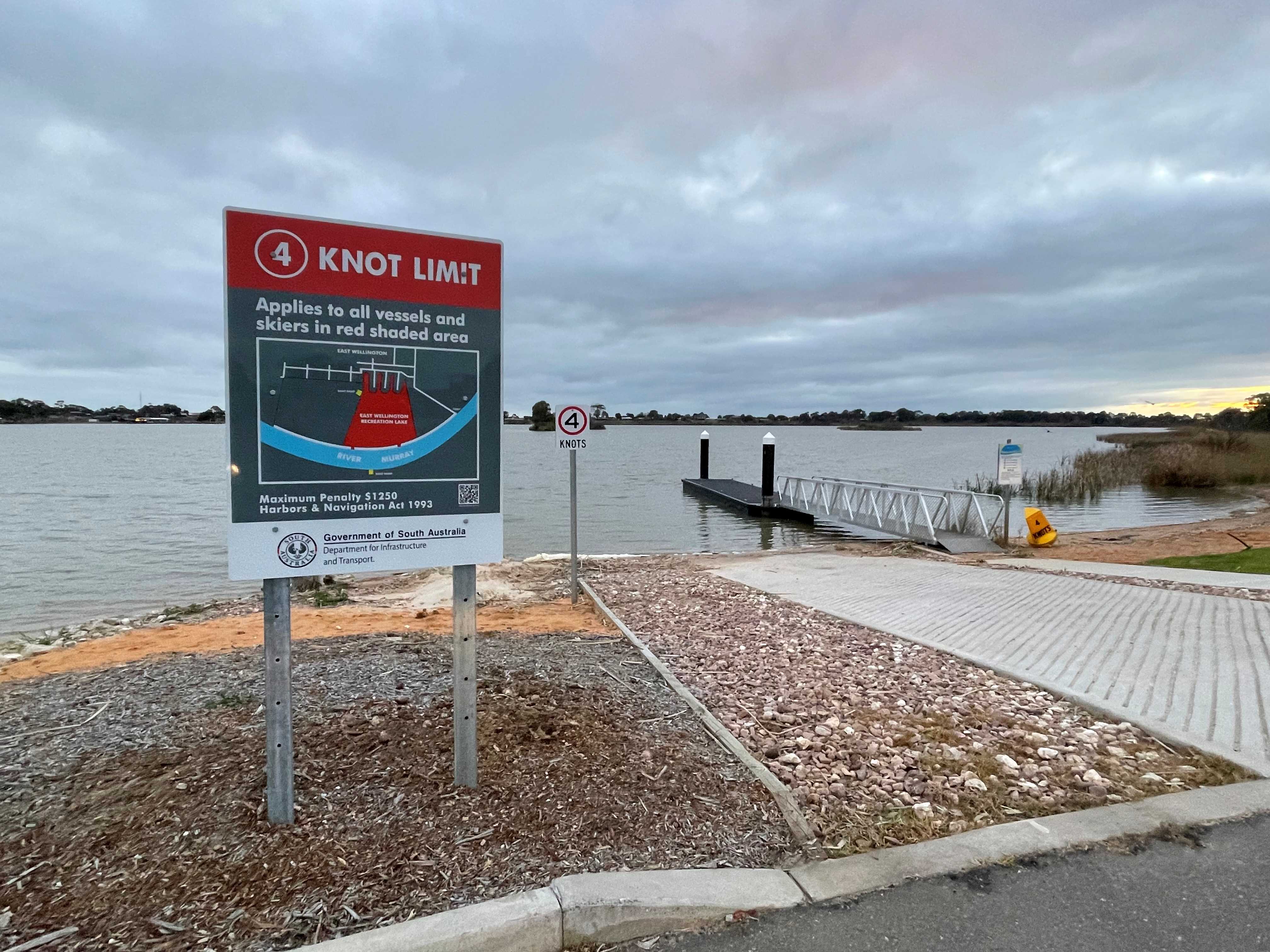 4-knot limit sign at Wellington boat ramp